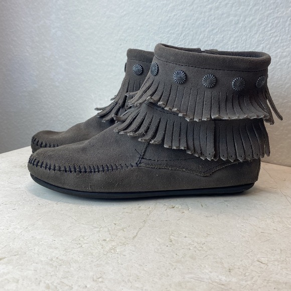 s-l400.jpg Minnetonka Women\'s Size 6 Boots Double Fringe Side Zip Suede‎ Western Metal 691T